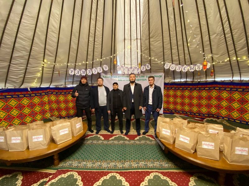 Қарағанды қалалық «Әл Машани» мешітінде жамағатқа ауызашар дастарханы жайылды
