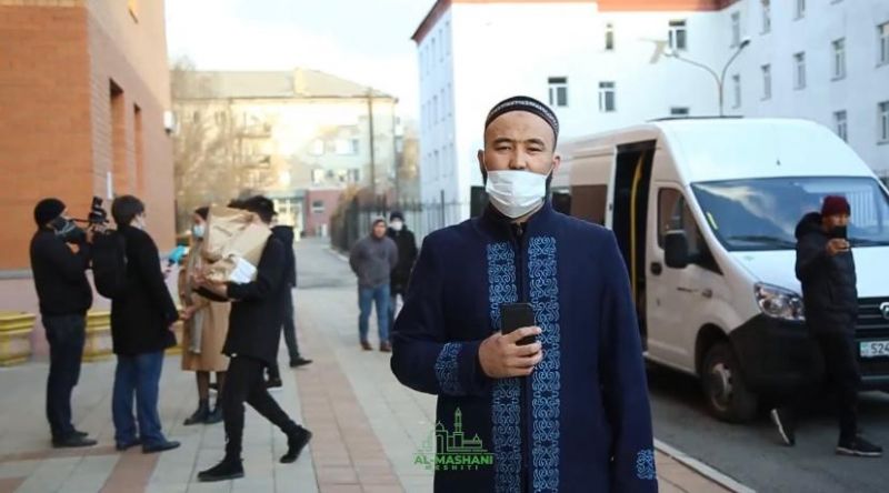 «Әл-Машани» мешіті ауыз бекіткен 250 студетке ауызашар қоржынын таратты