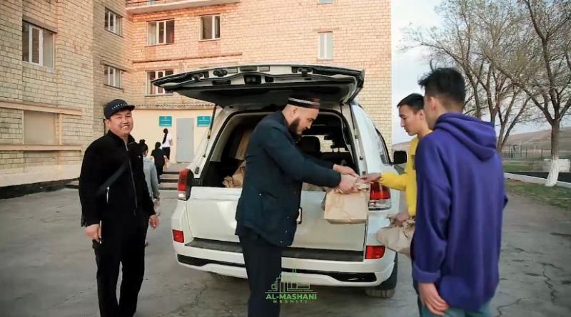 «Әл Машани» мешіті жатақхана студенттеріне ыстық ас жеткізді