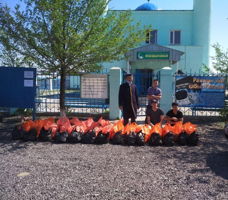 Саяқ кентінің  мешіті «Рамазан қоржынын» үлестірді.