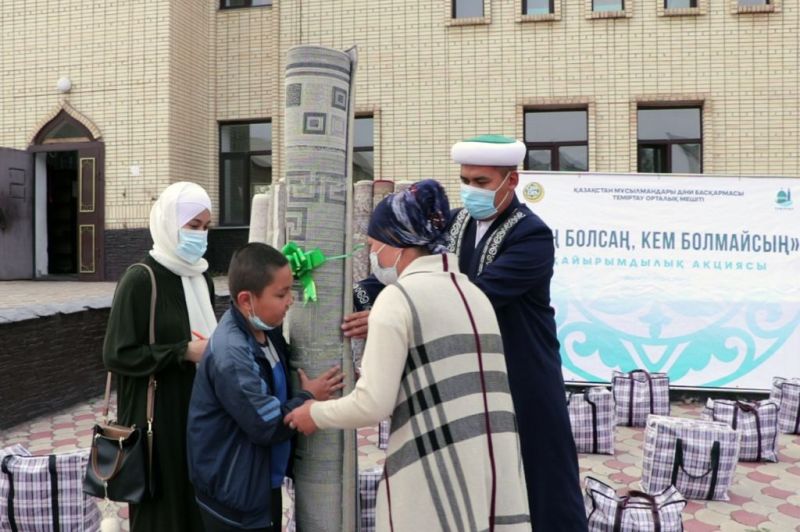ТЕМІРТАУ:ОТЫЗ ОТБАСЫНА АЗЫҚ-ТҮЛІК ПЕН КІЛЕМ ҮЛЕСТІРДІ
