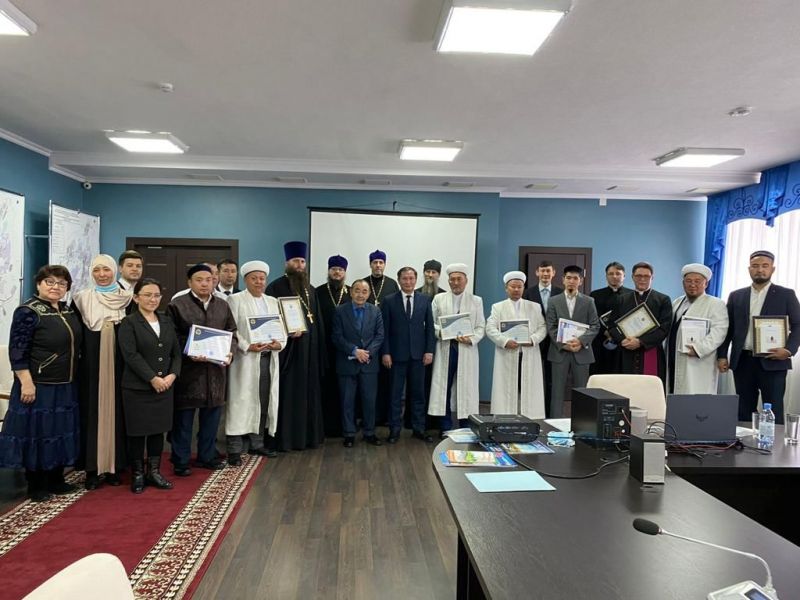 БІРНЕШЕ МЕШІТ ҚЫЗМЕТКЕРЛЕРІ МАРАПАТТАЛДЫ 