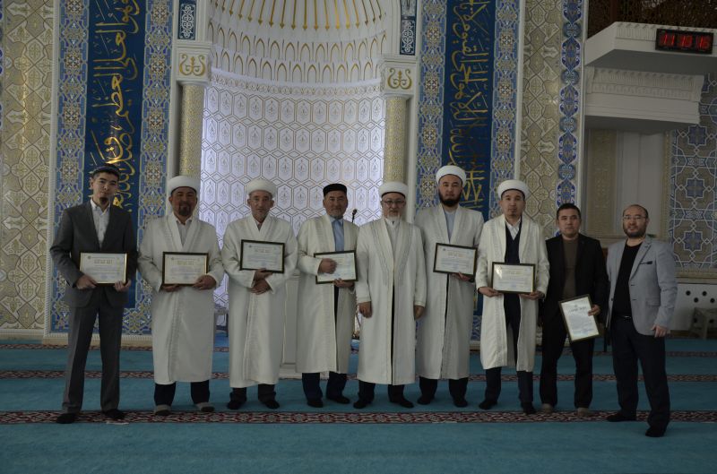 ДІН ҚЫЗМЕТКЕРЛЕРІ БАС МҮФТИДІҢ АЛҒЫС ХАТЫМЕН МАРАПАТТАЛДЫ