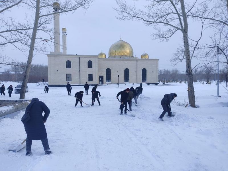«ТӨЛЕУТАЙ АТА» МЕШІТІНІҢ ЖАМАҒАТЫ ҚАР ТАЗАЛЫҒЫН ЖҮРГІЗДІ 