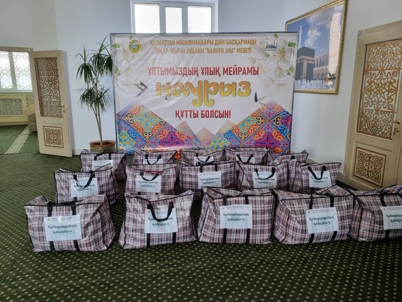 «Балкен ана» мешіті он бес отбасыға азық түлік үлестірді