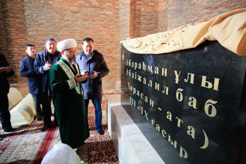 ДІНИ БАСҚАРМА ТӨРАҒАСЫ ХОРАСАН АТА КЕСЕНЕСІНЕ ЗИЯРАТ ЖАСАДЫ (ФОТО)
