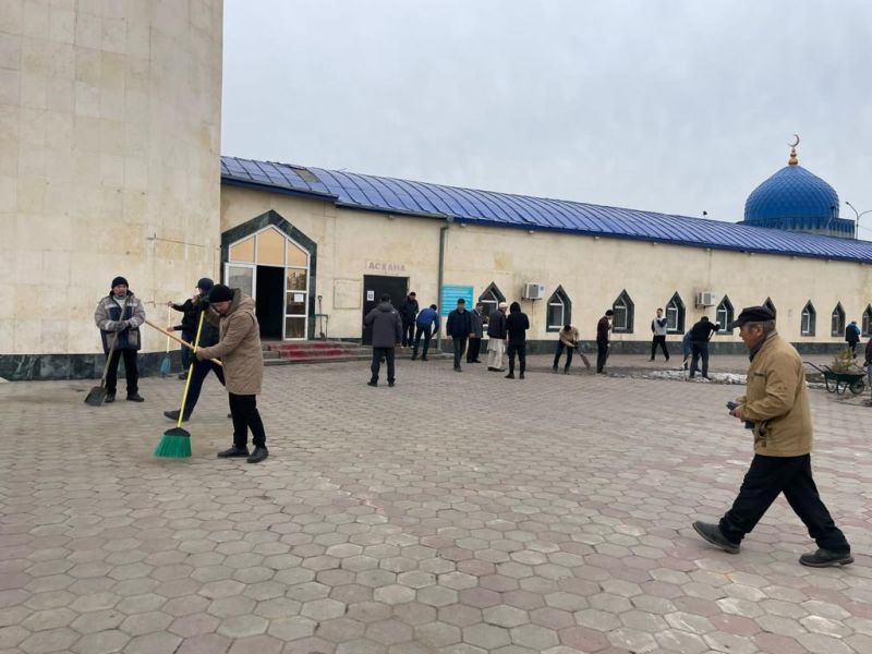 «ӘЛ МАШАНИ» МЕШІТІНІҢ АУЛАСЫНА ТАЗАЛЫҚ ЖҰМЫСТАРЫ ЖҮРГІЗІЛДІ