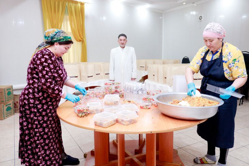 «БАЛА ҚАЖЫ» МЕШІТІ 200 АДАМҒА «АУЫЗАШАР ҚОРЖЫНЫН» ҮЛЕСТІРДІ