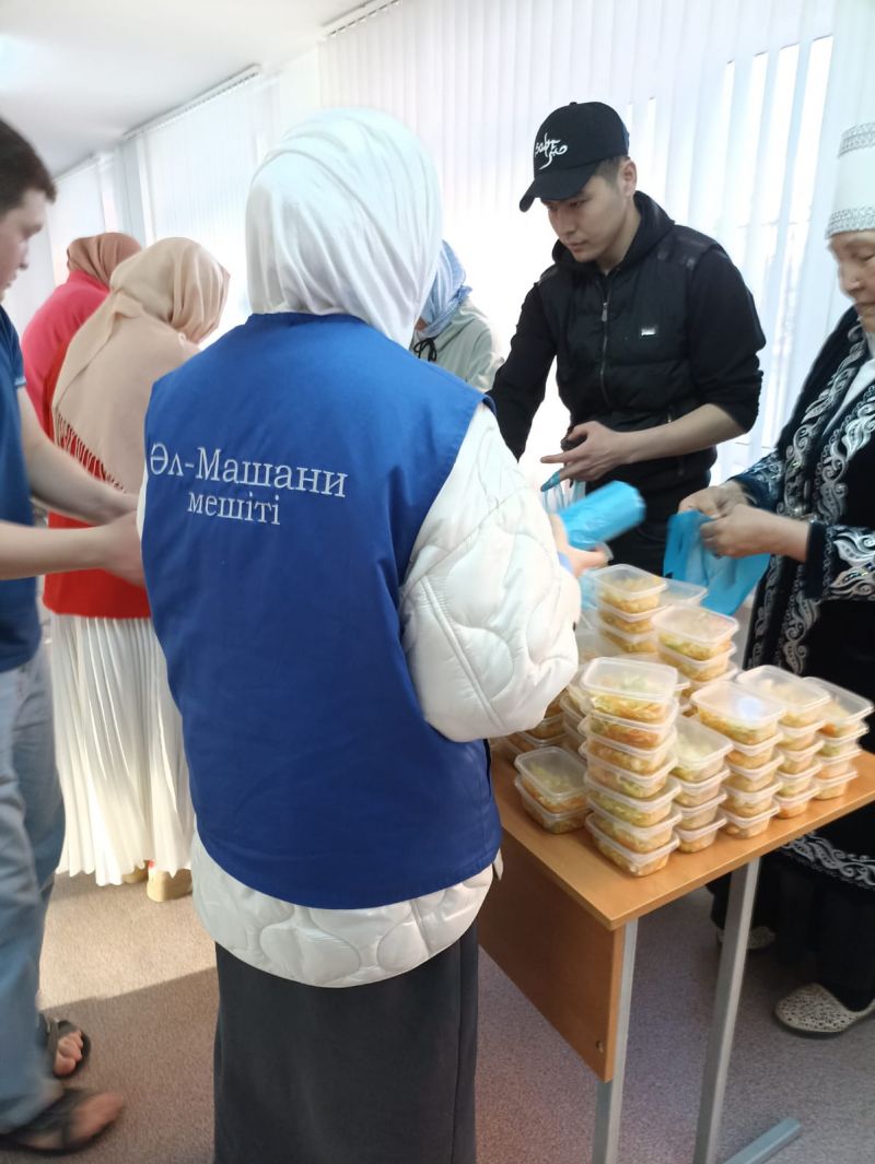 «ӘЙЕЛ ҚЫЗДАР» СЕКТОРЫ СТУДЕНТТЕРГЕ АУЫЗАШАР ҚОРЖЫНЫН ҮЛЕСТІРДІ