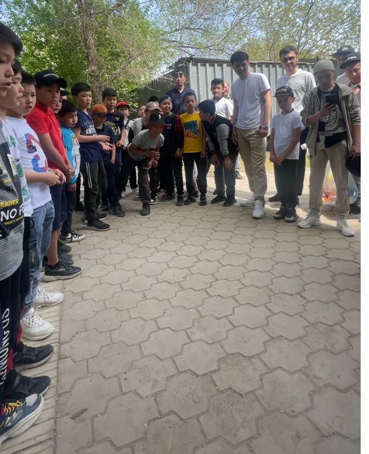 ШӘКІРТТЕР АСЫҚ АТУДААН САЙЫСҚА ТҮСТІ