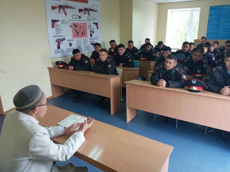 ПОЛИЦИЯ ҚЫЗМЕТКЕРЛЕРІМЕН КЕЗДЕСУ ӨТТІ