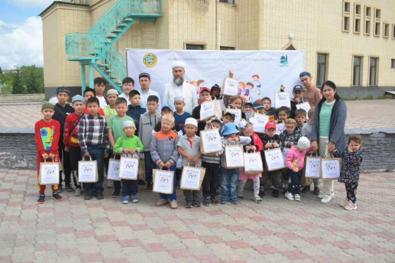 Теміртау орталық мешіті науқас балаларға қуаныш сыйлады 