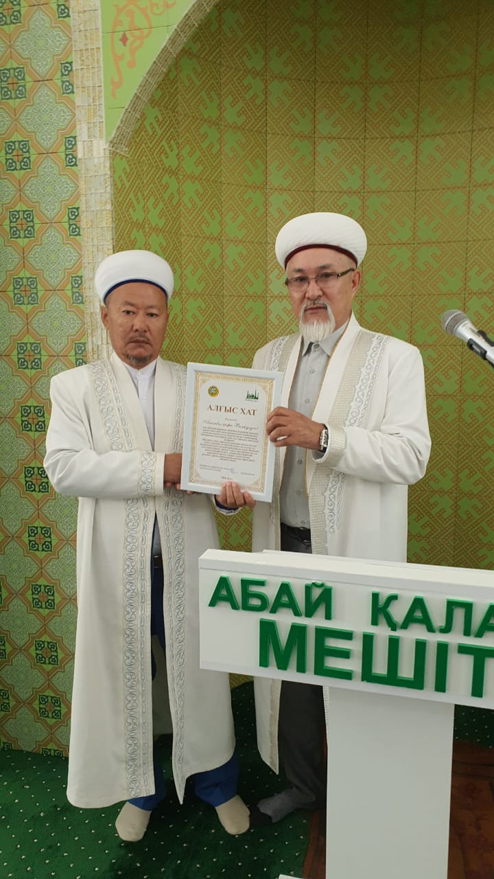 МЕШІТ ЖАМАҒАТЫ ИМАМДЫ ҚҰРМЕТПЕН ШЫҒАРЫП САЛДЫ