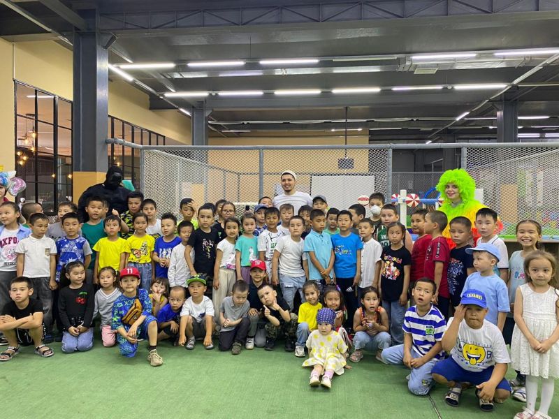 ЖЕЗҚАЗҒАНДА БАЛАЛАР ҚУАНЫШҚА КЕНЕЛДІ