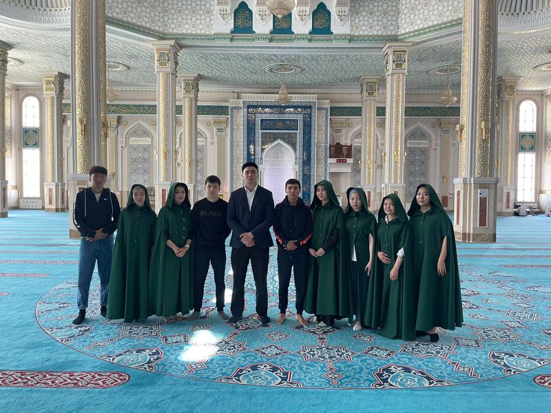 ЖАС МАМАНДАР МЕШІТТІ ЗИЯРАТ ЕТТІ