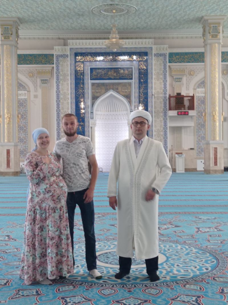 ЕРЛІ-ЗАЙЫПТЫЛАР ИСЛАМ ДІНІН ҚАБЫЛДАДЫ (ФОТО)