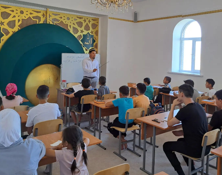 АҚТОҒАЙ АУДАНДЫҚ МЕШІТІНДЕ ЖАЗҒЫ САУАТ АШУ ДӘРІСІ БАСТАЛДЫ 