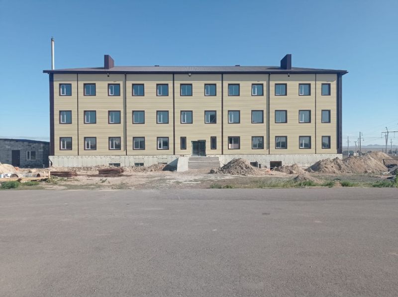 ҮШ ҚАБАТТЫ БІЛІМ ҒИМАРАТЫНЫҢ ҚҰРЫЛЫСЫ БОЙ  КӨТЕРІП КЕЛЕДІ