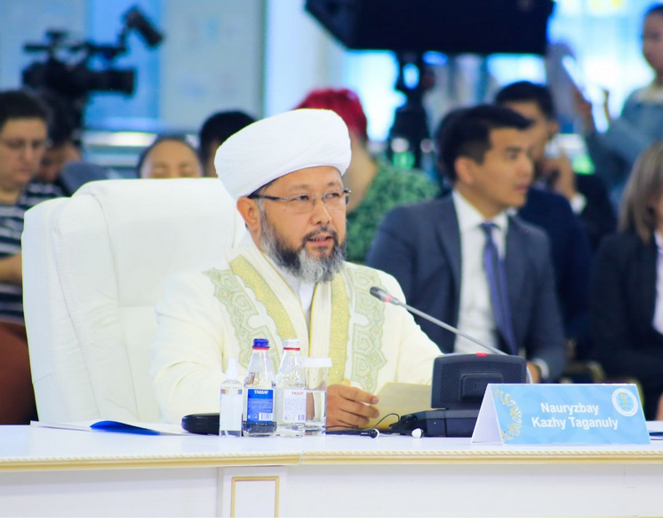 БАС МҮФТИ СЪЕЗД ХАТШЫЛЫҒЫНДА БАЯНДАМА ЖАСАДЫ (ФОТО)