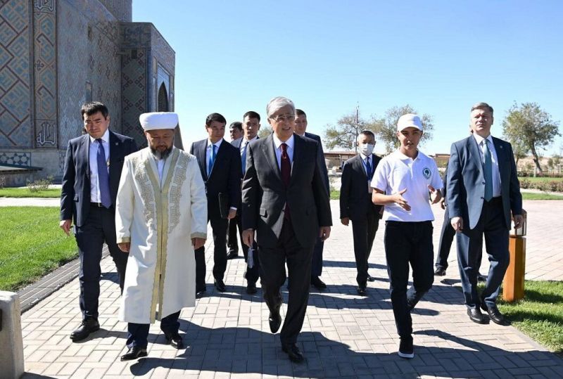 Касым-Жомарт Токаев посетил мавзолей Ходжи Ахмета Ясави