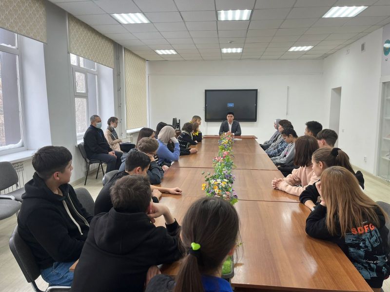                                            СТУДЕНТТЕРМЕН КЕЗДЕСУ ӨТТІ