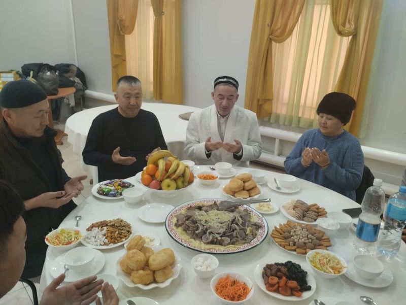 «Бала қажы» мешітінде қар тазалаушыларына ыстық ас берілді