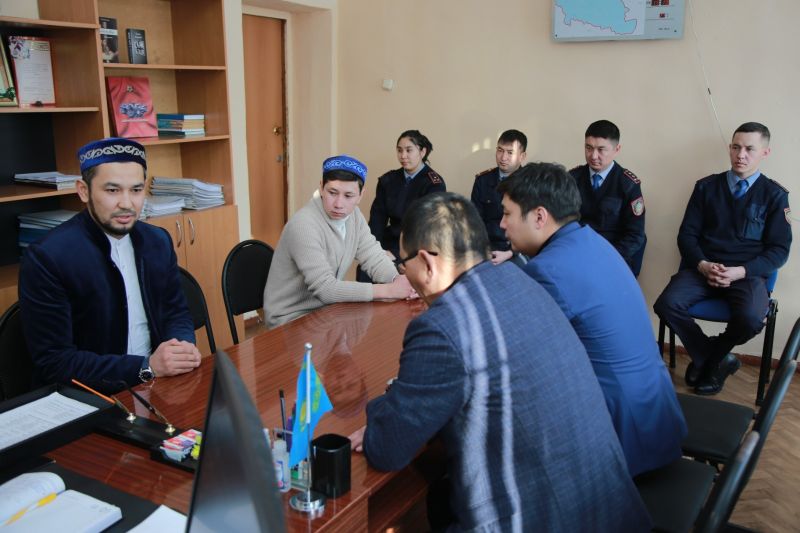 Облыс наиб имамы полиция қызметкерлерімен кездесті