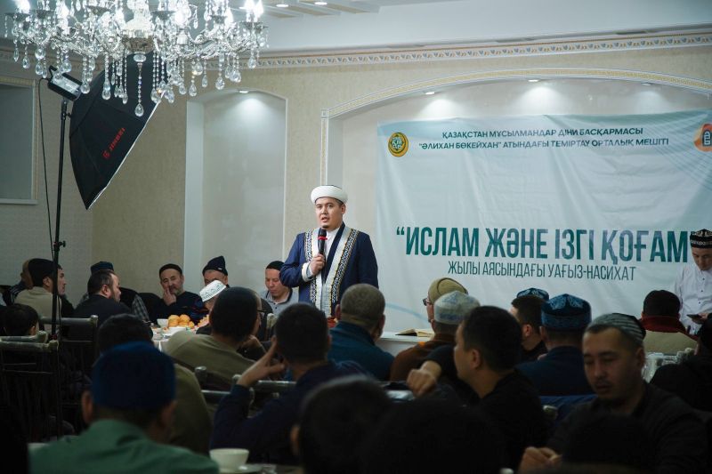 Қарағанды облысының бас имамы Теміртау жамағатымен жүздесті