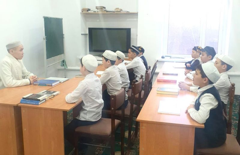 Діни сауат ашу дәрістері Саранда жалғасуда 