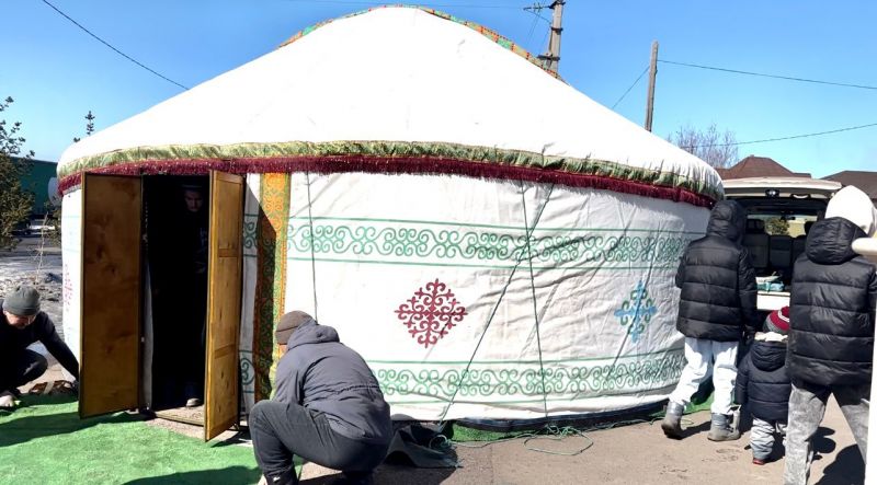 «Қазыбек би» мешіті ауласына киіз үй тігілді