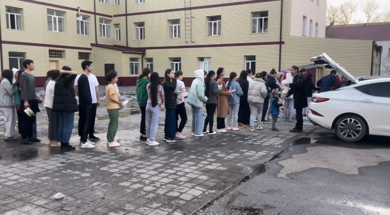 «Қазыбек би» мешіті бір күнде 2000 студеткен ауызашар үлестірді