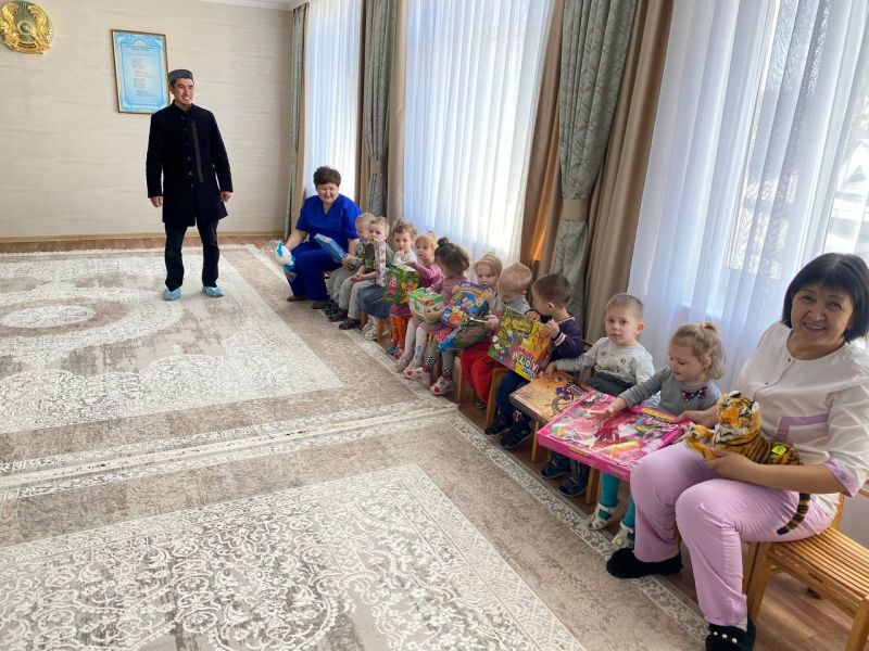 «Әл Машани» мешіті балалар үйіне қуаныш сыйлады