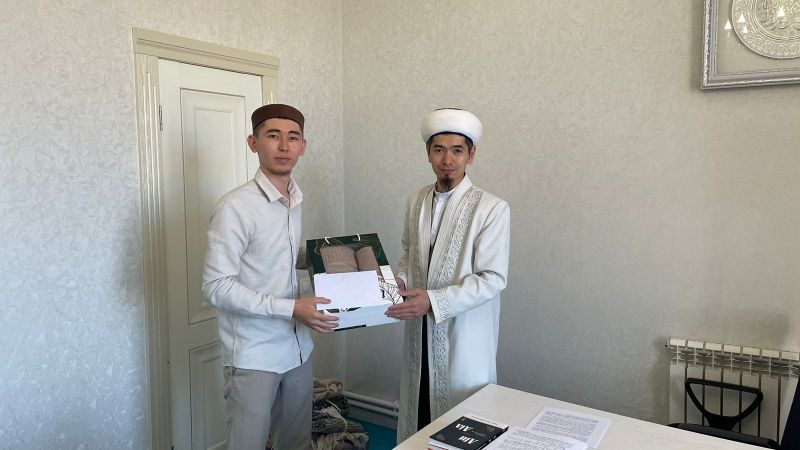 Мешіт шәкірттеріне зекет берілді