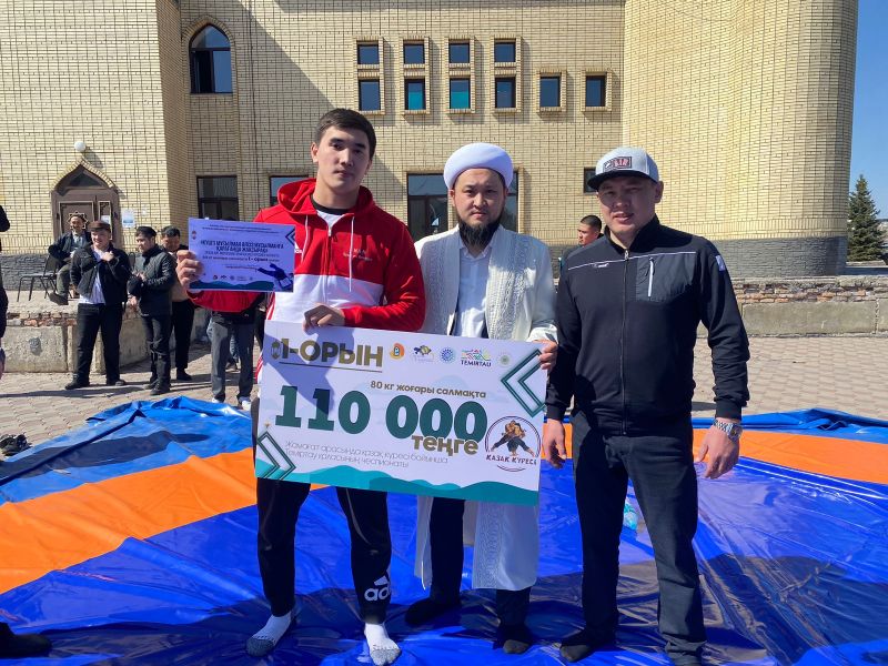   «Әлихан Бөкейхан мешітінде қазақ күресінен сайыс өтті