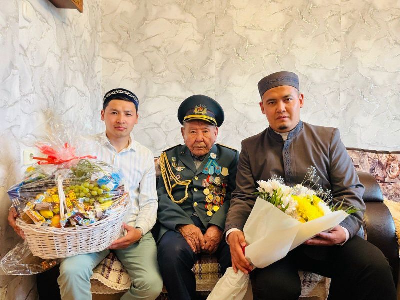 Бас имам ардагер ақсақалды Жеңіс мерекесімен құттықтады