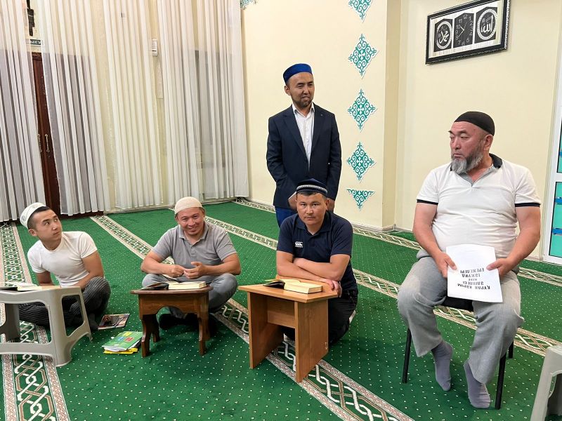 АБАЙ ЖАМАҒАТЫ ҚҰРАННАН ДӘРІС АЛУДА 