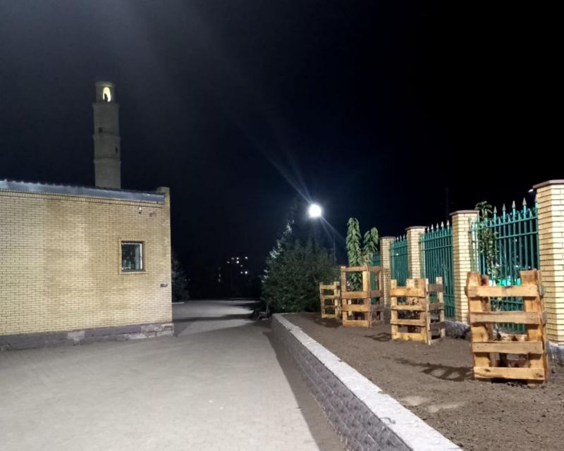 Мешіт ауласына жарық шамдар орнатылды