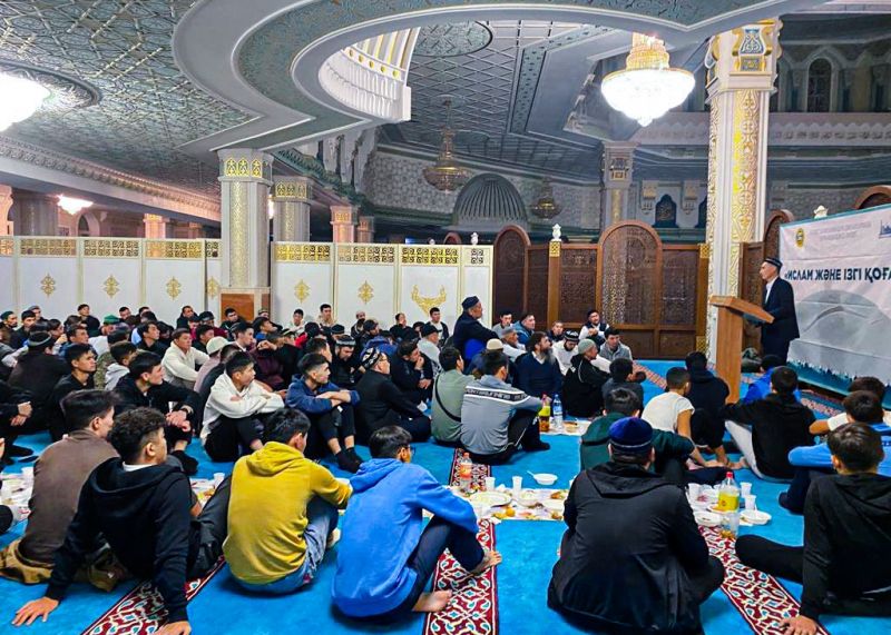 Мешіт жамағаты апталық дастарханда бас қосты