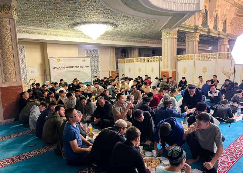 «Әнет баба» мешіті жамағаты апталық дастарханда бас қосты