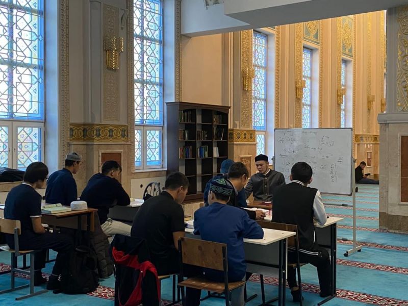«Әнет баба» мешітінде кешкі дәрістер жалғасуда 