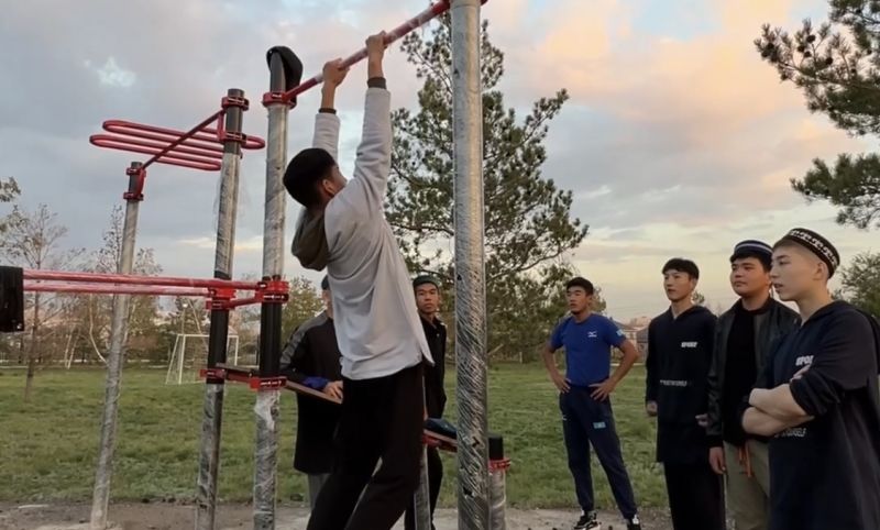 Мешіт ауласына спорттық жабдықтар орнатылды