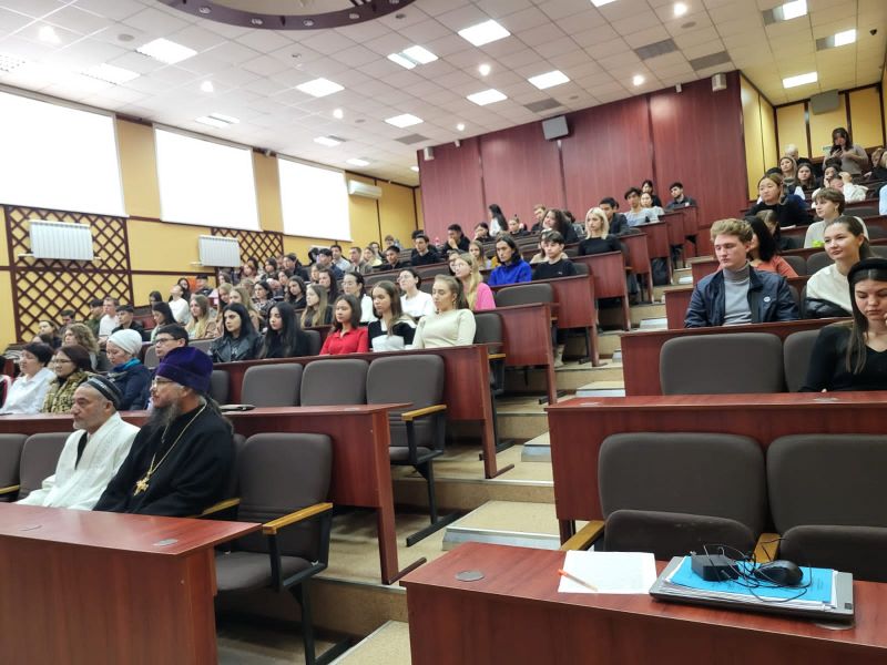 Қарағанды университеті студенттерімен кездесу өтті