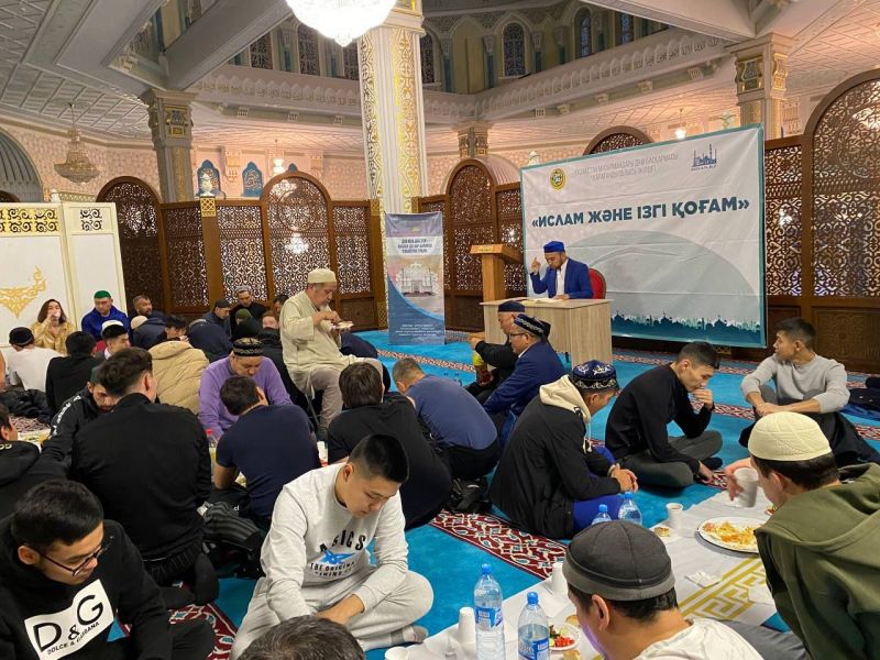 Мешіт жамағаты апталық дастарханда бас қосты
