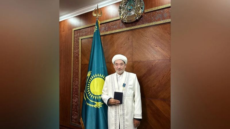 «Бала Қажы» мешітінің имамы «Бірлік» алтын медалімен марапатталды