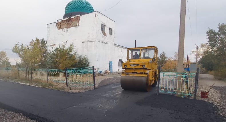 Ақтау кенті мешітіне асфальт төселді