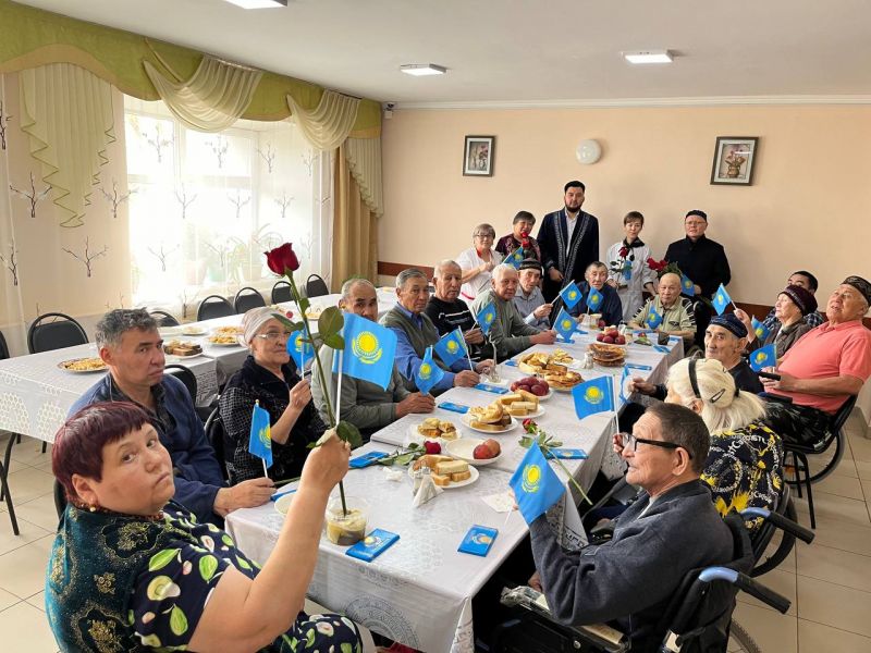 Республика күніне орай қарттар үйі зиярат етілді 