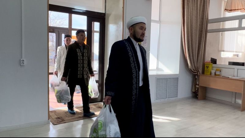 АБАЙ АУДАНДЫҚ  МЕШІТІНІҢ ҰЖЫМЫ ҚАРТТАР ҮЙІН ЗИЯРАТ ЕТТІ