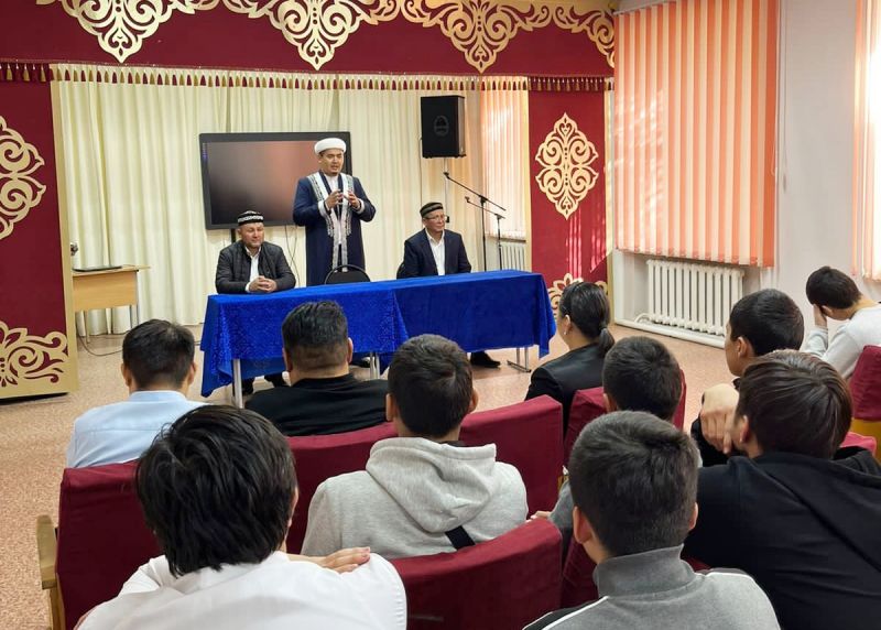 Облыс бас имамы Шет ауданында колледж студенттерімен кездесті