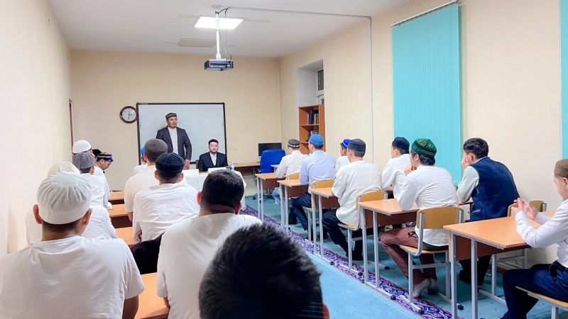 «Жастар ісі» секторының меңгерушісі медресе шәкірттерімен кездесті