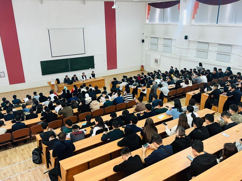 Арман Қуанышбаев студенттермен кездесті